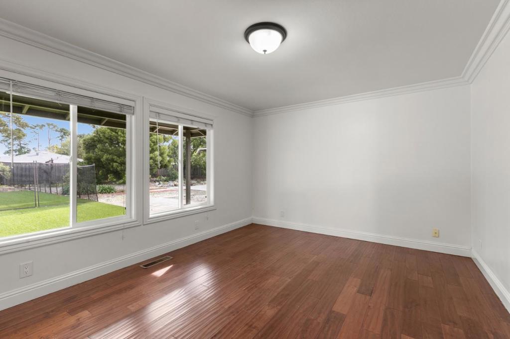 https://media.crmls.org/mediaz/dc4143bb-7414-4a2b-84c9-ae43598b34cd.jpg?preset=X-Large