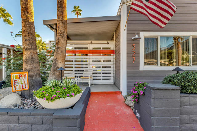 527 Jade Lane, Palm Springs CA: https://media.crmls.org/mediaz/dc418308-9c03-413d-bfb5-1edf825b6f62.jpg