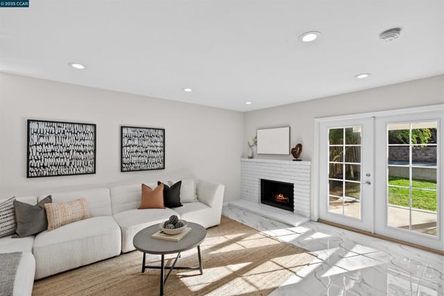 2916 Sombrero Circle, San Ramon CA: https://media.crmls.org/mediaz/dc4191c6-9fd6-4d70-91c7-4e125669e3e6.jpg
