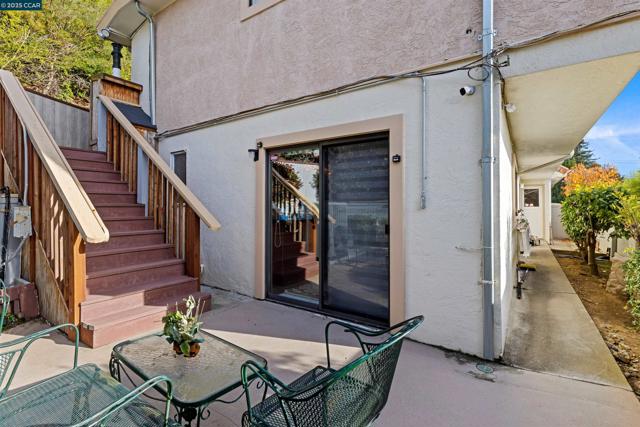 716 Gelston Pl, El Cerrito CA: https://media.crmls.org/mediaz/dc41b8a6-97a7-491b-af59-ac0ea107005a.jpg