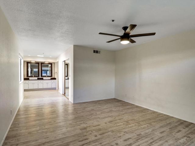 426 Village W Square, Palm Springs CA: https://media.crmls.org/mediaz/dc41d71c-a99f-4bd4-bda4-89682987006c.jpg
