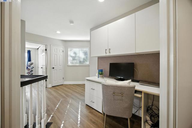 3841 Kamp Dr, Pleasanton CA: https://media.crmls.org/mediaz/dc41f369-6ba9-495b-99bd-777acde78e67.jpg