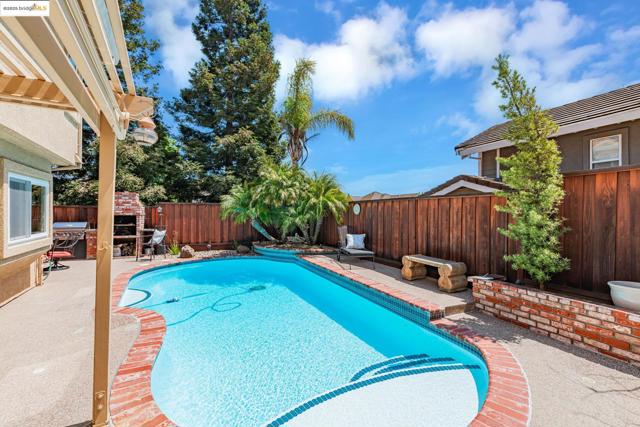 4452 Pronghorn Ct, Antioch CA: https://media.crmls.org/mediaz/dc42570d-57c9-4dd6-b916-d5270d9ace58.jpg