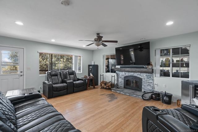 9784 Mizpah Spur, Descanso CA: https://media.crmls.org/mediaz/dc428548-9007-488a-9482-04b56c4a0b8b.jpg