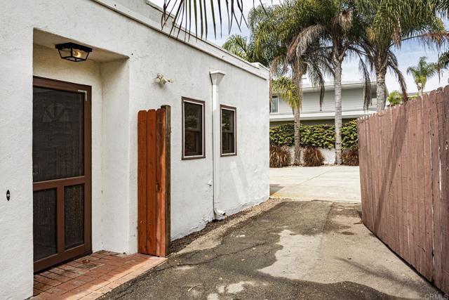 774 Laguna, Carlsbad CA: https://media.crmls.org/mediaz/dc42fe04-a2ec-4407-a93d-9001d5f59f50.jpg