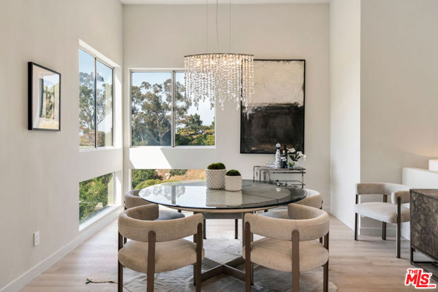 7209 Sunnydip Trail, Los Angeles CA: https://media.crmls.org/mediaz/dc42fe75-81fd-4769-8c7c-4c1cb3688bc5.jpg