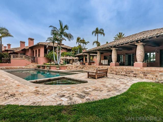 17116 Paseo Hermosa, Rancho Santa Fe CA: https://media.crmls.org/mediaz/dc44126c-e76b-4a6b-abcc-f95b7aa56334.jpg