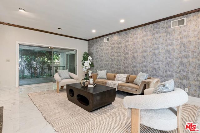 11410 Canton Drive, Studio City CA: https://media.crmls.org/mediaz/dc44aa3f-846c-4c95-be87-c438477443c6.jpg