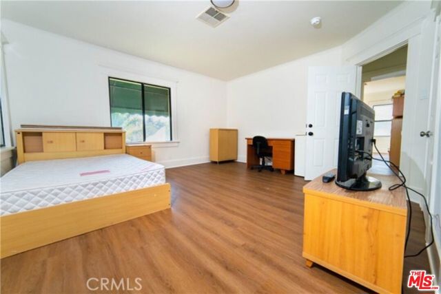 1023 S Wilton Place, Los Angeles CA: https://media.crmls.org/mediaz/dc44f225-22ee-4d1f-a1a3-dfa94e4063e2.jpg