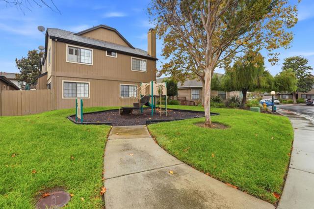 251 Gibson Drive, Hollister CA: https://media.crmls.org/mediaz/dc4569ab-2fea-4599-ac4a-b363b8515927.jpg