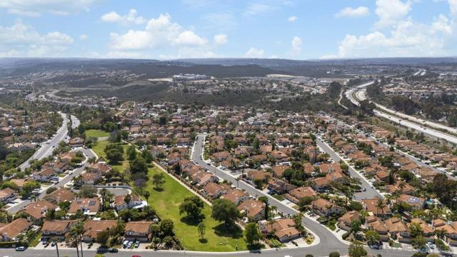8691 Park Run Rd, San Diego CA: https://media.crmls.org/mediaz/dc45adc8-a7d4-4474-ad8b-40f531e60246.jpg