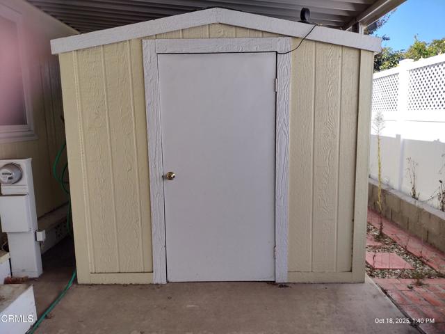 210 Caleta Drive, Camarillo CA: https://media.crmls.org/mediaz/dc45eabc-aee1-4e01-98fe-a72ccb8f82ec.jpg