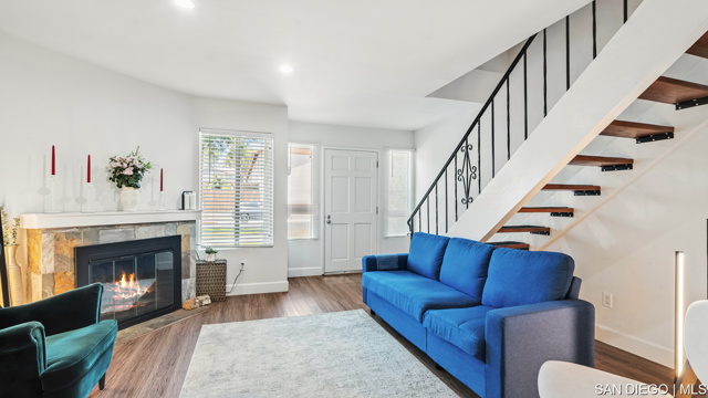 209 Espanas GLN, Escondido CA: https://media.crmls.org/mediaz/dc464021-420f-4abf-b363-87c54ad4f1b3.jpg