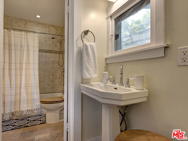111 Dudley Avenue, Venice CA: https://media.crmls.org/mediaz/dc474885-3b6e-4c37-8b63-6042c4d3ba05.jpg