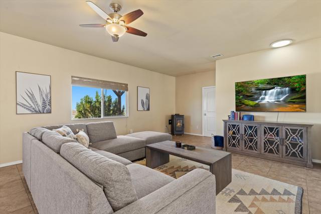 60377 Pueblo Trail, Joshua Tree CA: https://media.crmls.org/mediaz/dc476647-5918-4eaa-9baf-1621c31aa880.jpg