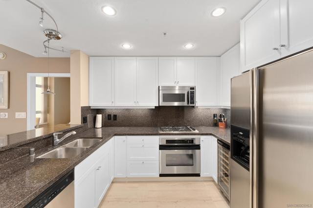 850 Beech St, San Diego CA: https://media.crmls.org/mediaz/dc47a342-6fbb-45de-9533-162e52b29c0b.jpg