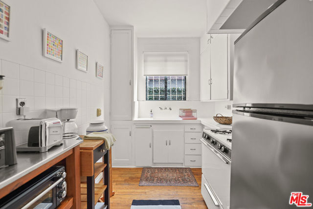 236 S 5th Avenue, Venice CA: https://media.crmls.org/mediaz/dc47f17d-c9c5-4c27-89e8-61851adb38c0.jpg