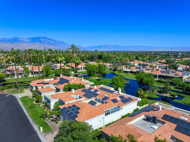 75070 Muirfield Court, Indian Wells CA: https://media.crmls.org/mediaz/dc4900aa-e87e-4591-a9be-52fa4c4ce676.jpg