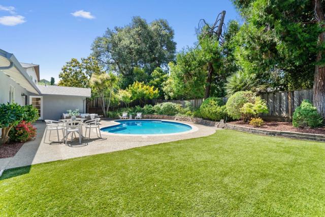 2050 Wooded Glen Drive, Los Altos CA: https://media.crmls.org/mediaz/dc49ac2e-6929-4c28-9bdd-ecc4986f4305.jpg