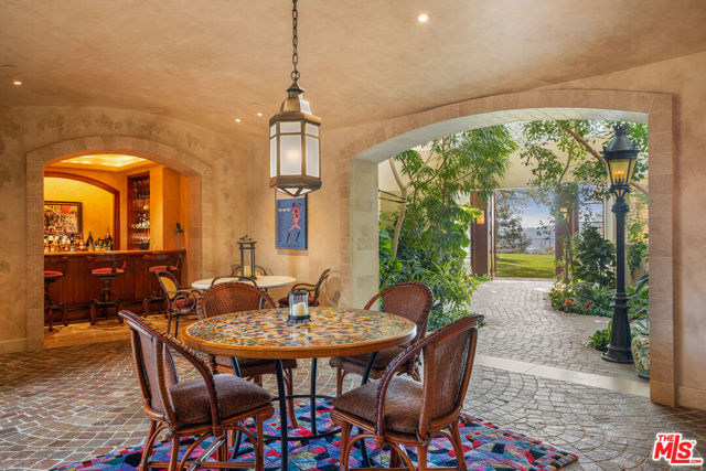 1101 Bel Air Place, Los Angeles CA: https://media.crmls.org/mediaz/dc49b192-7bd5-4f96-ac26-42c39b3e92cf.jpg