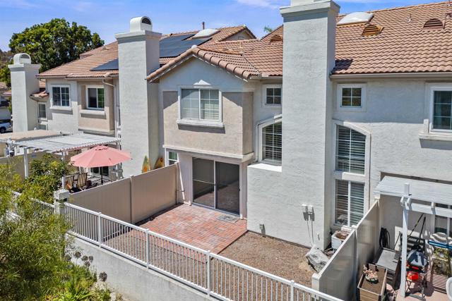 1298 El Mercado Way, Oceanside CA: https://media.crmls.org/mediaz/dc4a97cb-c219-46b9-b6f2-f3588bb5975f.jpg