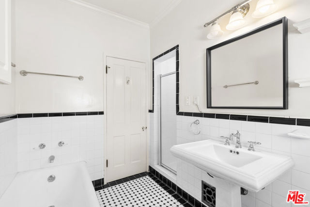 1235 S Orlando Avenue, Los Angeles CA: https://media.crmls.org/mediaz/dc4ae60d-e609-45ac-b0c0-03e40dbcfc98.jpg