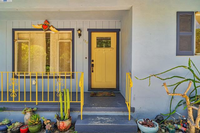 126 Kilkare Rd, Sunol CA: https://media.crmls.org/mediaz/dc4bd63f-4ebb-4fd8-9377-dd405e50bd7d.jpg