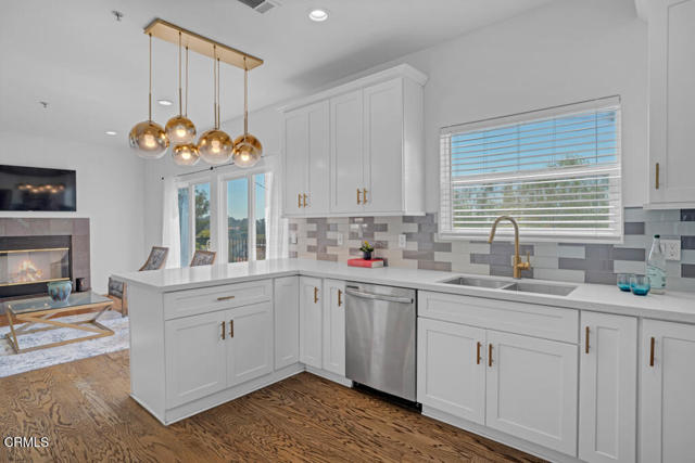 1300 Blue Hill Road, Los Angeles CA: https://media.crmls.org/mediaz/dc4c7d46-84f0-4d96-be98-1bc8e1c5b536.jpg