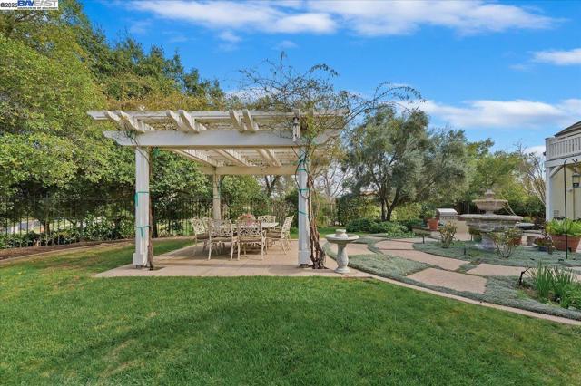 2434 Pomino Way, Pleasanton CA: https://media.crmls.org/mediaz/dc4d2930-f61a-42bd-9b88-d4e360f22c77.jpg