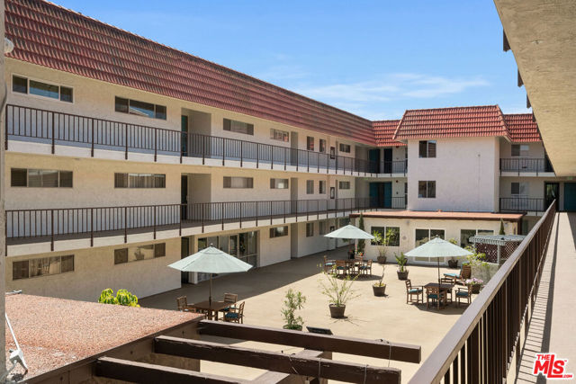 3939 E Allin Street, Long Beach CA: https://media.crmls.org/mediaz/dc4d8c1b-5d8f-4ffe-97d1-10ce4ce5149d.jpg