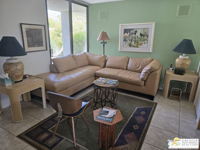 1445 Via Isla, Palm Springs CA: https://media.crmls.org/mediaz/dc4f25c3-b265-451a-97cc-94ffaca6375e.jpg