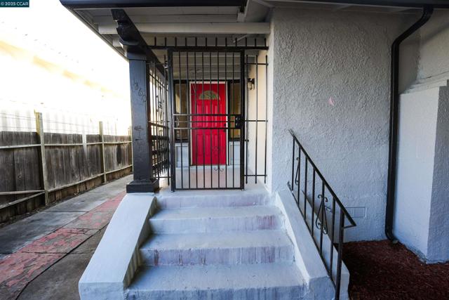 1360 99th ave, Oakland CA: https://media.crmls.org/mediaz/dc4f2ab2-69f4-4980-a2dc-11ba1a905074.jpg