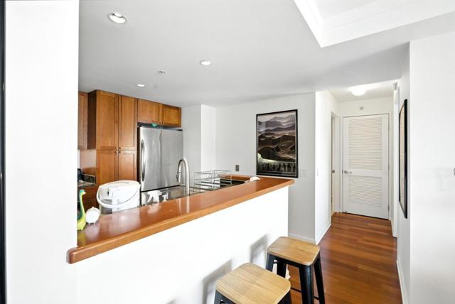 400 Beale Street, San Francisco CA: https://media.crmls.org/mediaz/dc4f383a-f841-457e-b6eb-7b849b182be0.jpg