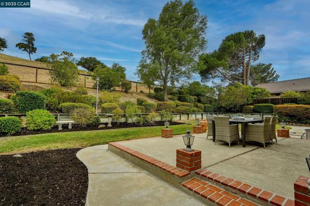 11478 Rolling Hills Dr, Dublin CA: https://media.crmls.org/mediaz/dc4f574e-b455-4bb8-9550-fb72197ba1b1.jpg