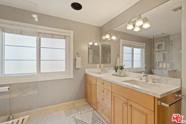 Image 16 of 27 For 850 Burrell Street