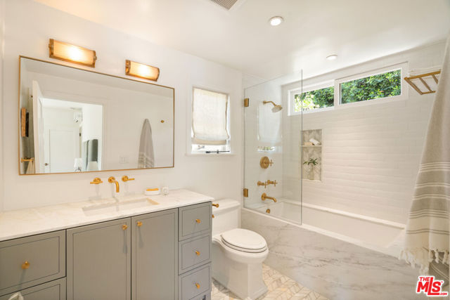 6026 Graciosa Drive, Los Angeles CA: https://media.crmls.org/mediaz/dc4feac5-4c50-47ba-889d-d778a3ba3755.jpg