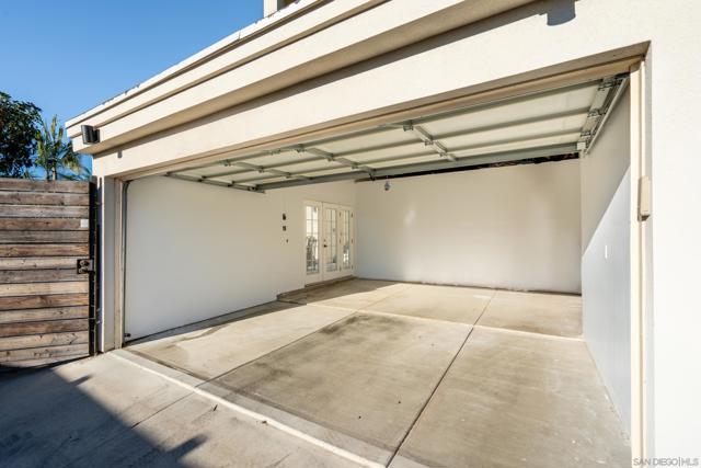 4563 Point Loma Ave, San Diego CA: https://media.crmls.org/mediaz/dc4ff1d4-b430-495b-8a82-329127adf7b9.jpg