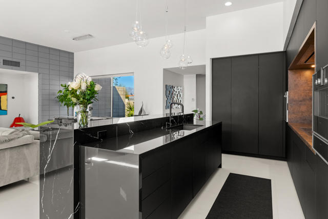 1069 Azure Court, Palm Springs CA: https://media.crmls.org/mediaz/dc501924-6fa6-4b36-b331-1dc689fdddbe.jpg