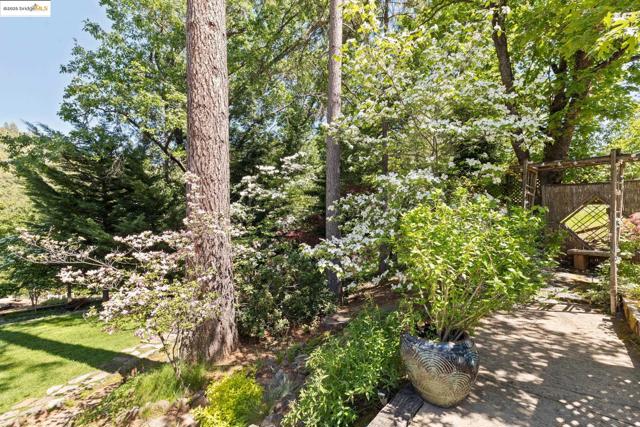 20581 Gerber Rd, Tuolumne CA: https://media.crmls.org/mediaz/dc502489-69f8-4271-8e21-1538f2716eaf.jpg
