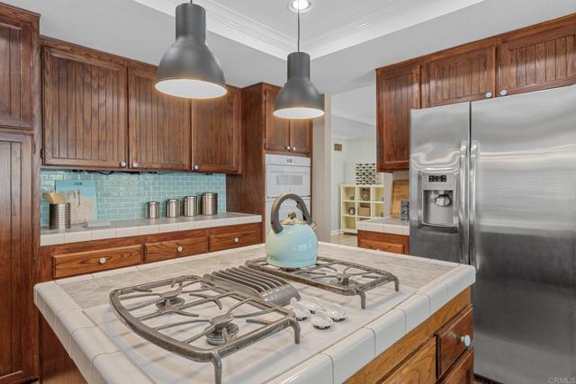620 Lacrosse Place, Escondido CA: https://media.crmls.org/mediaz/dc502d55-2834-40b0-b21a-b987ddd19cac.jpg