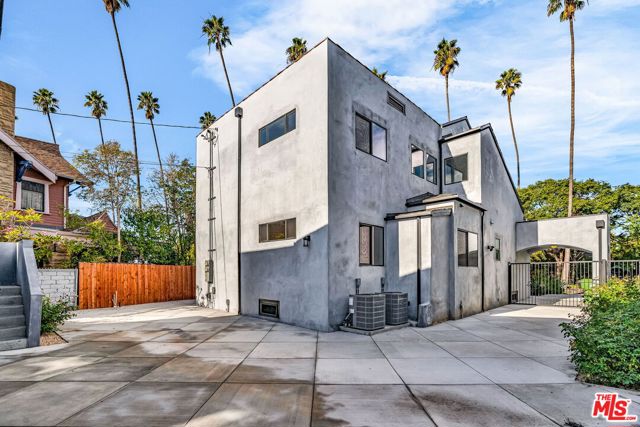 4308 Victoria Park Drive, Los Angeles CA: https://media.crmls.org/mediaz/dc507e17-af7d-4770-ac75-cd545b3490e1.jpg