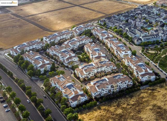 4153 Clarinbridge Cir, Dublin CA: https://media.crmls.org/mediaz/dc50e4c0-55d3-4e28-8ac3-e0d22329a9b2.jpg