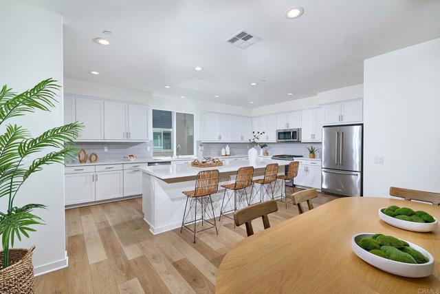 6140 Colt Place, Carlsbad CA: https://media.crmls.org/mediaz/dc515ec0-3bbb-4516-abab-7a33270e13c6.jpg