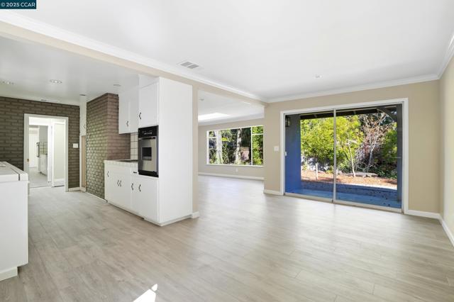 1016 Stone Valley Rd, Alamo CA: https://media.crmls.org/mediaz/dc517ca6-c2c6-435b-ba70-28d529323f2b.jpg