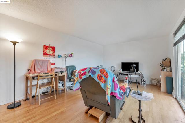 567 Oakland Ave, Oakland, California 94611, 1 Bedroom Bedrooms, ,1 BathroomBathrooms,Condominium,For Sale,Oakland Ave,41083171