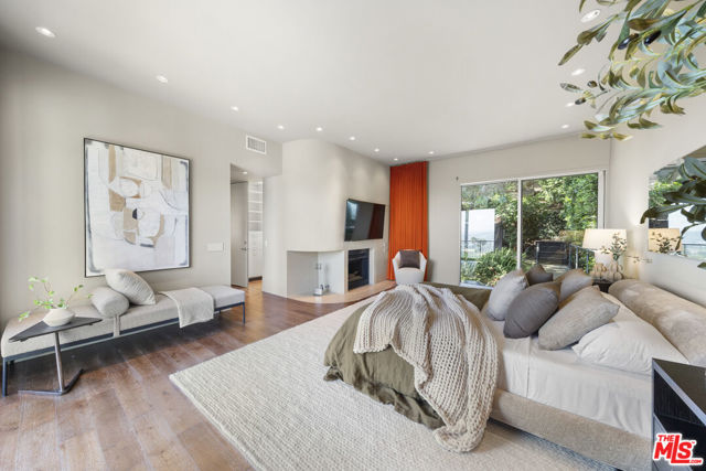 3625 Lowry Road, Los Angeles CA: https://media.crmls.org/mediaz/dc51c3d5-5606-4106-9ef9-f6778c526302.jpg