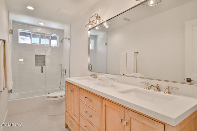 3327 Olivegrove Place, Thousand Oaks CA: https://media.crmls.org/mediaz/dc5265ca-735e-4953-803e-d388b67ed868.jpg