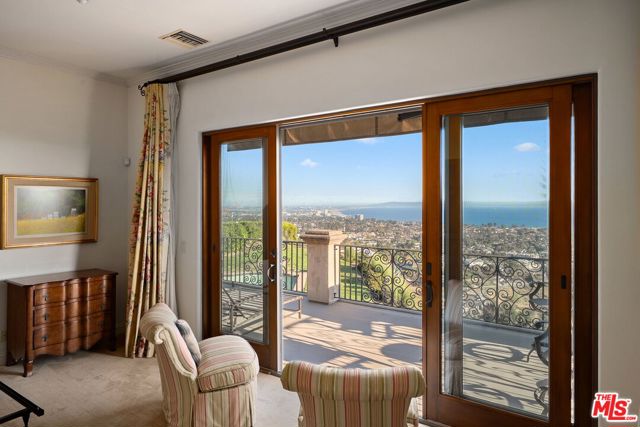 1476 Via Cresta, Pacific Palisades CA: https://media.crmls.org/mediaz/dc526785-1afa-4c12-b372-080c5895417c.jpg