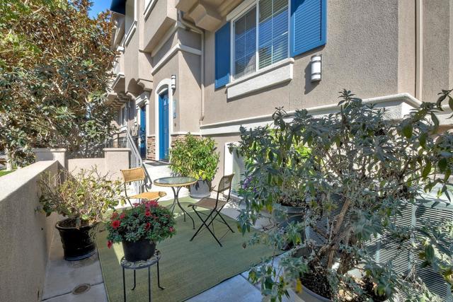 4031 Aidan Cir, Carlsbad CA: https://media.crmls.org/mediaz/dc528647-78eb-4d7c-9b88-404c889aac45.jpg
