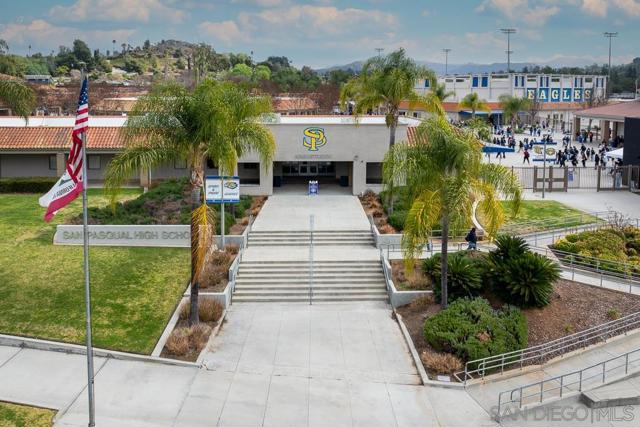 2927 Lawrence Ln, Escondido CA: https://media.crmls.org/mediaz/dc52ccae-3122-4731-a17f-137da1bc4187.jpg